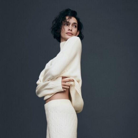 NWT GAP CASHSOFT Sweater - Picture 3 of 4